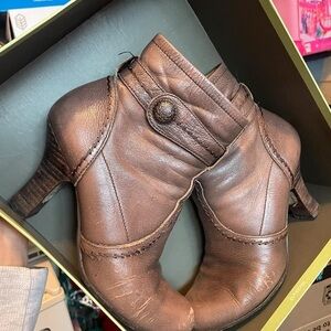 Chic Brown Heeled Boots